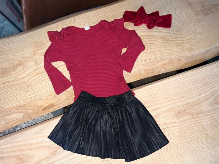 Ensemble 24 mois 2 ans jupe simili cuir noir plissée bandeau - photo numéro 4