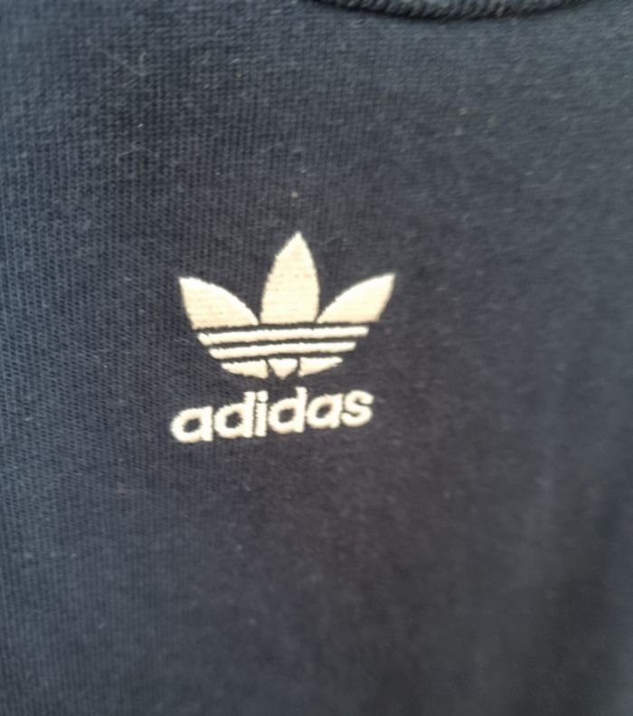 robe t-shirt Adidas bleu foncé et blanc taille 36 - photo numéro 3