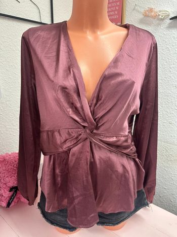 Blouse satinée violette