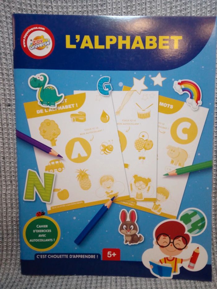 L'alphabet - livre d'activités avec autocollants
