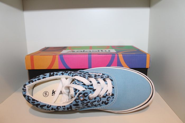 belle baskets basse bleu et noire 36 - photo numéro 4