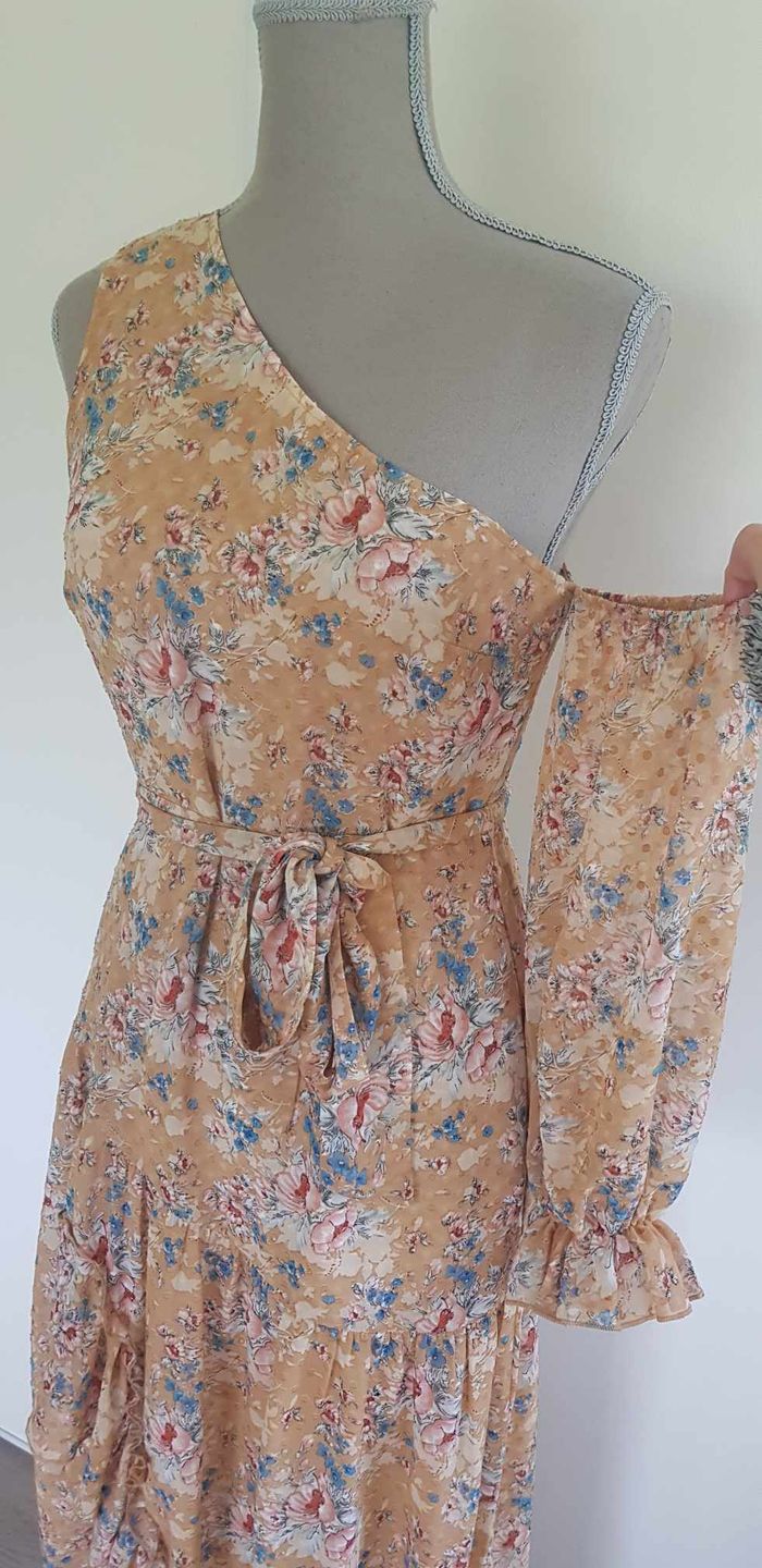 Robe atypique / asymétrique - photo numéro 2