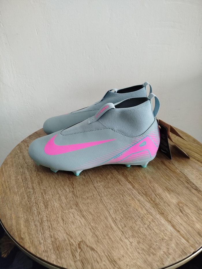 Crampons Nike T 35 - photo numéro 4