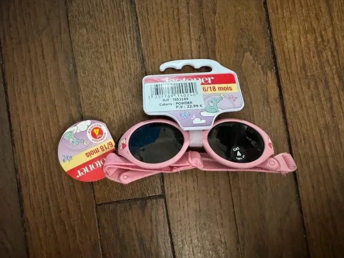 lunettes Isotoner neuves 6/18 mois