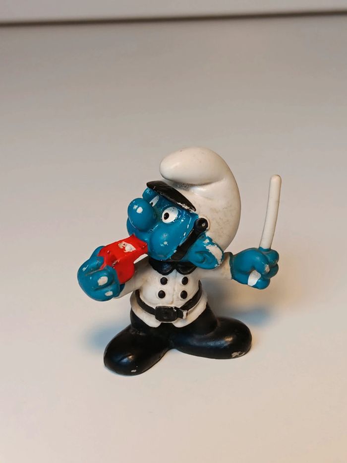 Figurine vintage 1981 Schtroumpf police schleich peyo made in portugal