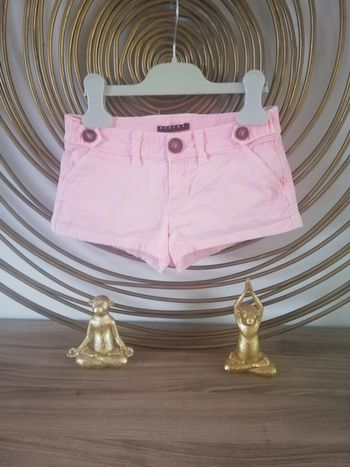 Short Fille T7/8ans couleur rose/corail marque Sisley