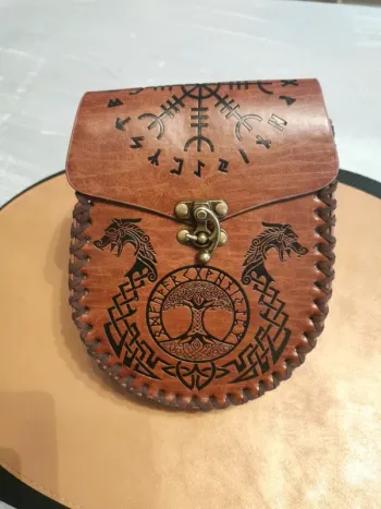 Saccoche style médiéval motifs viking dragon