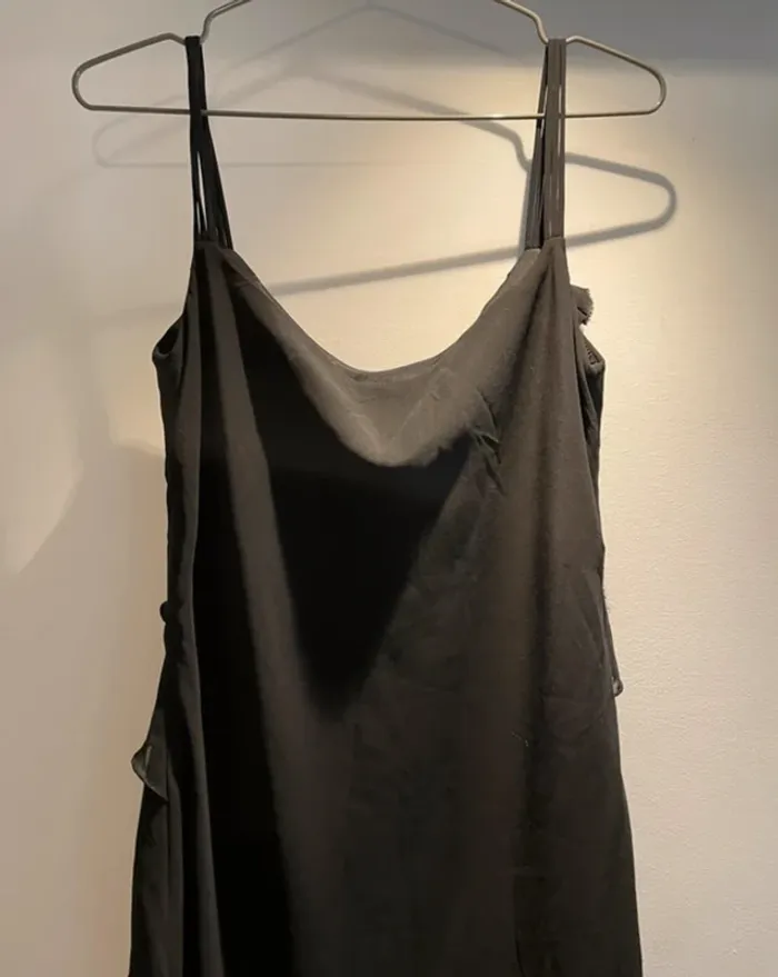 Robe noire fluide à volants – Jacqueline Riu – Taille 40 - photo numéro 6
