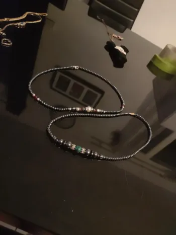 Collier bijoux fantaisie perles tres jolis