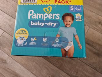 94 couches pampers baby dry 