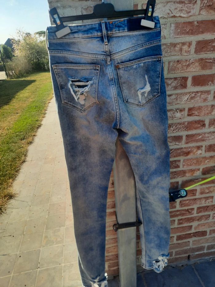 Jeans à trous - photo numéro 3