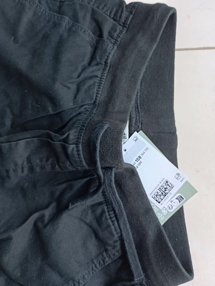 Pantalon cargo  neuf H&M  noir 12-13 ans garçon - photo numéro 3