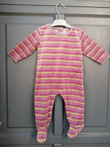 Beau pyjama à rayures