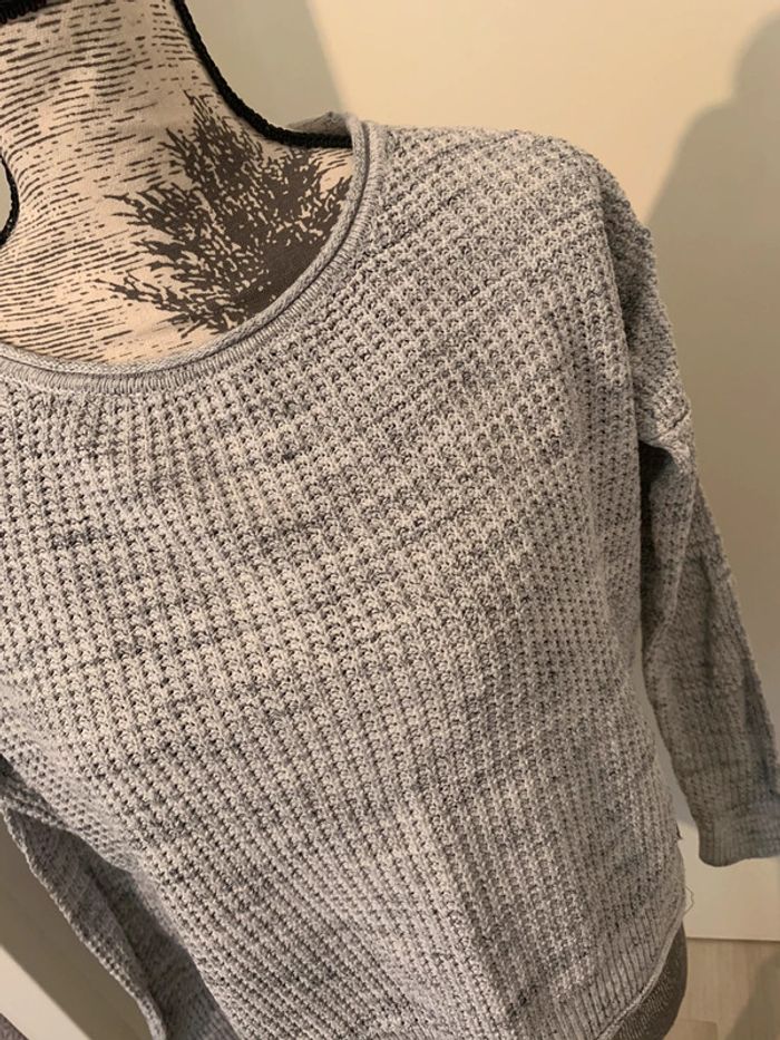 Pull gris en maille - photo numéro 2