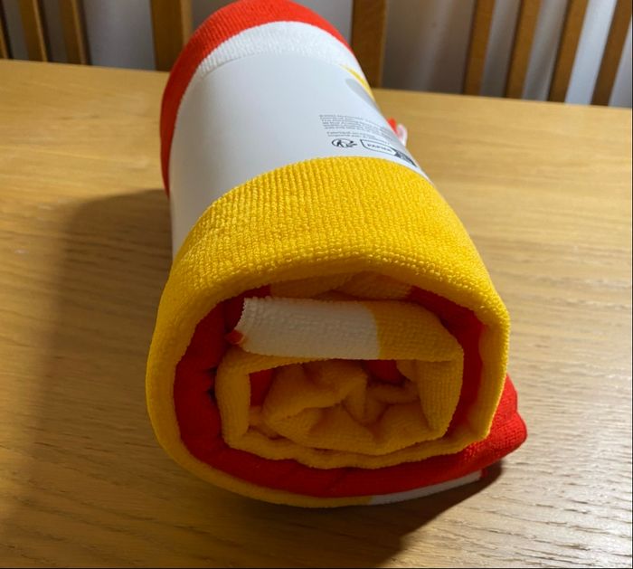 NEUF McDonald’s Serviette de plage rouge/blanc/jaune - photo numéro 3