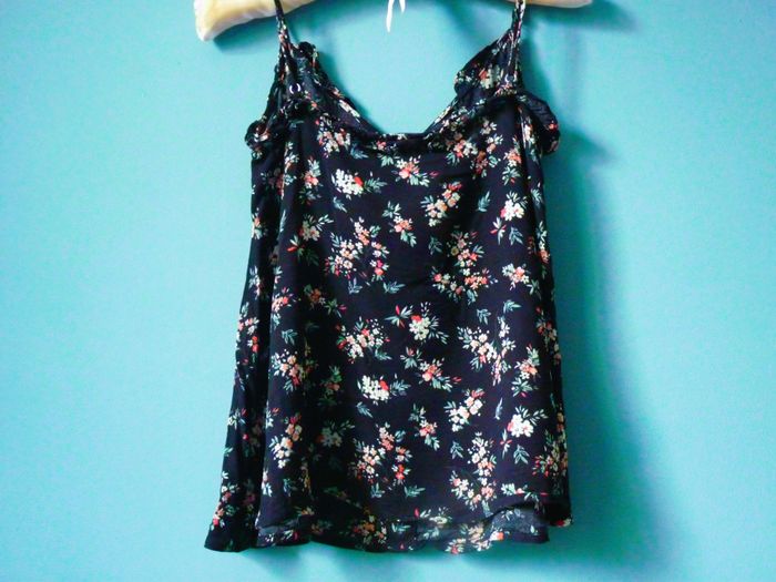 Debardeur femme Esprit edc XS 34 TBE Noir Imprime fleuri col V - photo numéro 3