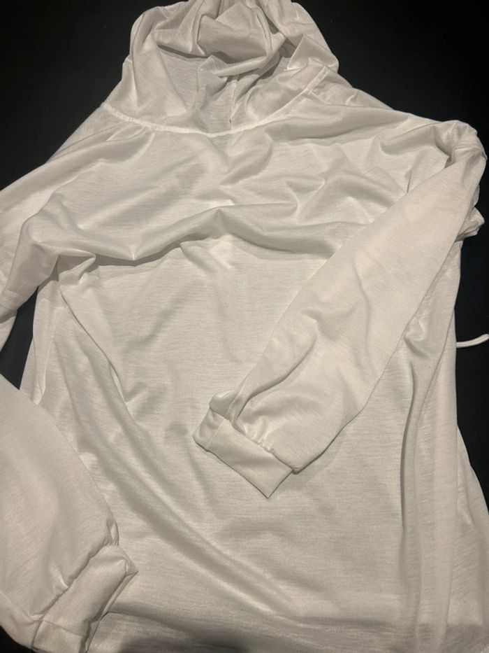 TEE shirt capuche  blanc manche longue taille L - photo numéro 9