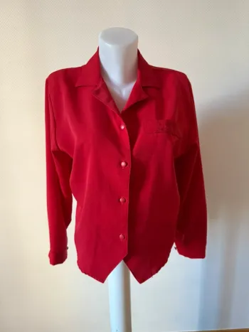 Blouse vintage rouge en très bon état taille 40-42