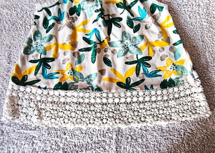 Lot de 7 vêtements, robe/jupe/tee-shirts manches longues, 5 ans - photo numéro 8