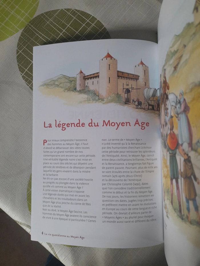 Livre enfant la vie quotidienne au moyen-age - photo numéro 4