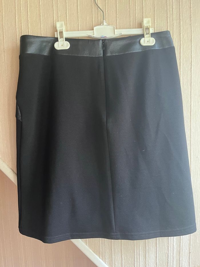 Jupe noire élégante avec empiècements effet cuir - taille 40 - photo numéro 4
