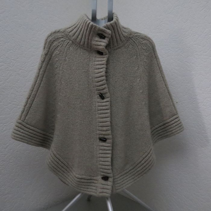 ✨ Superbe poncho / cape en maille NAF NAF – Taille TU ✨