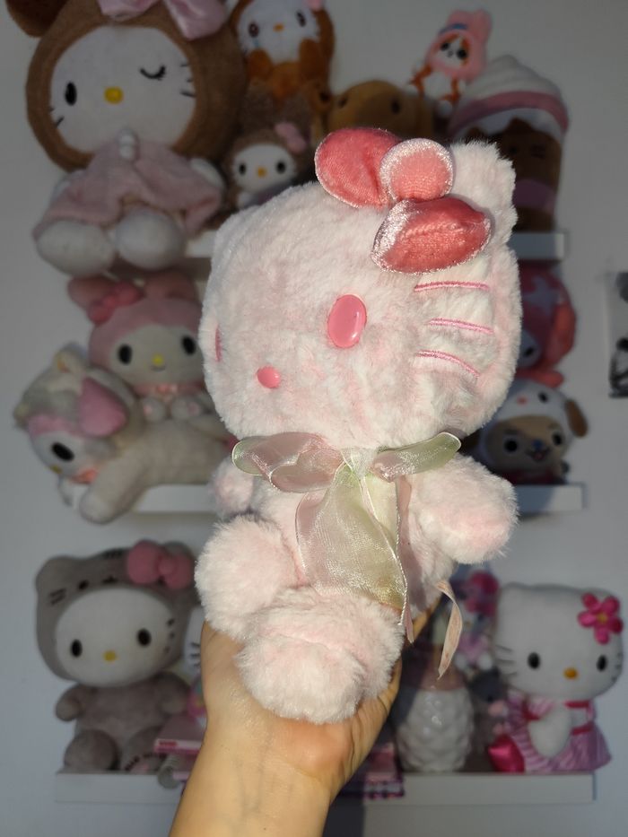 peluche doudou hello kitty sanrio 2019 rose fluffy fleur de cerisier Sakura cute coquette kawaii - photo numéro 5