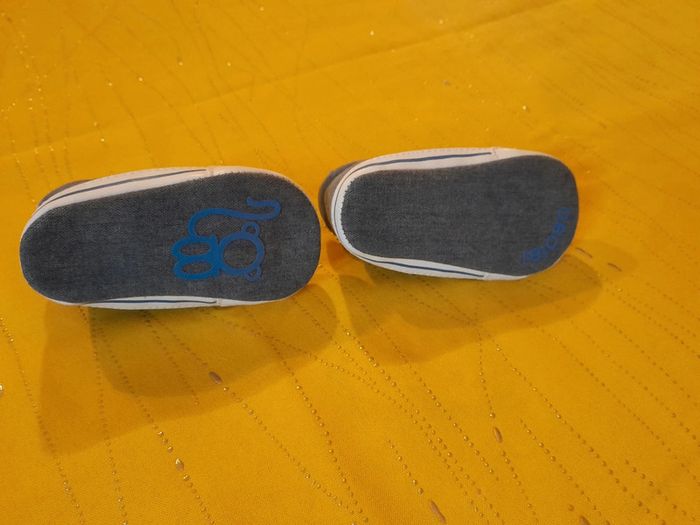 Paire de chaussons/chaussures souples bébé 6/ 12 mois - photo numéro 4