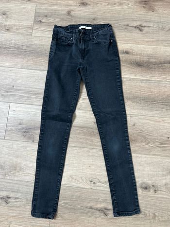 Jean Levi’s 711 Skinny noir
