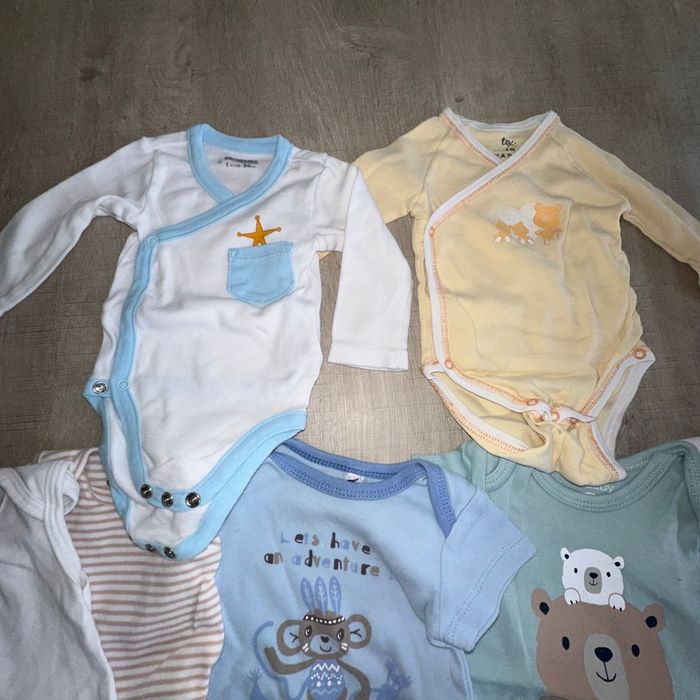 Lot bodies taille 1 mois - photo numéro 2