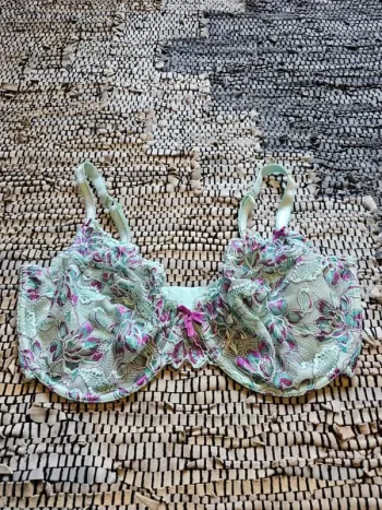 Soutien-gorge neuf RougeGorge 100E dentelle florale pastel