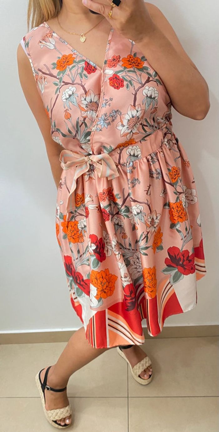 Robe D’été Satinée Imprimée Fleurs Taille 40 - photo numéro 4