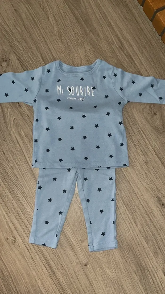 Pyjama 2 pièces kiabi 12 mois(taille petit)