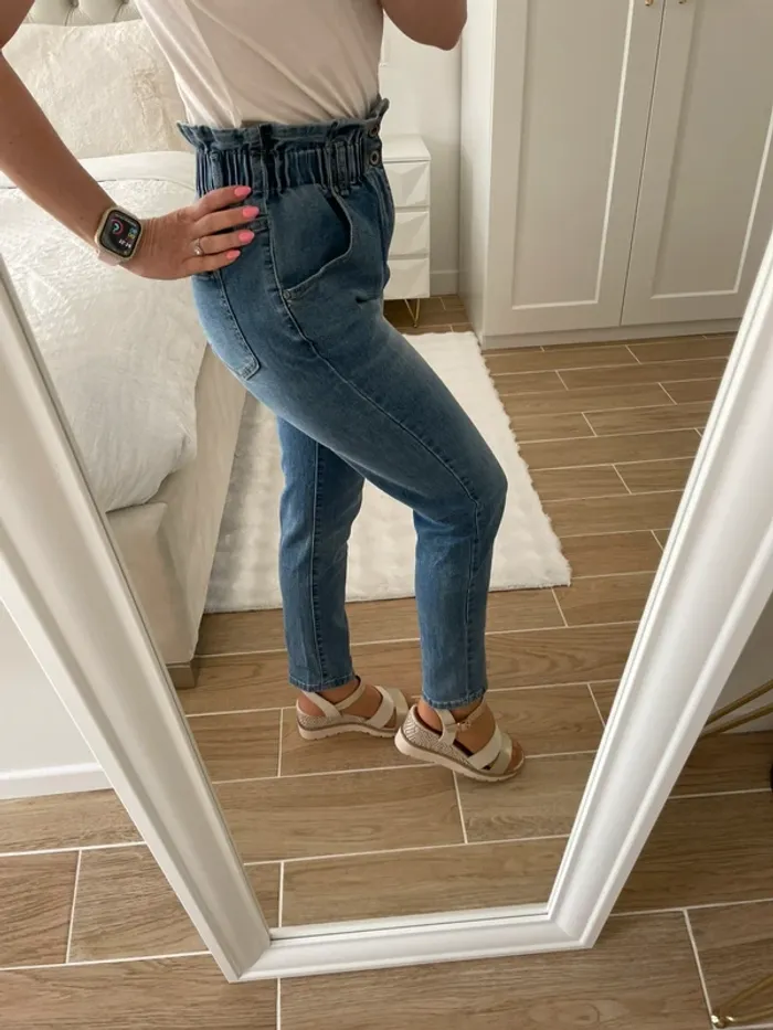 Jean bleu, taille haute 38 neuf - photo numéro 2