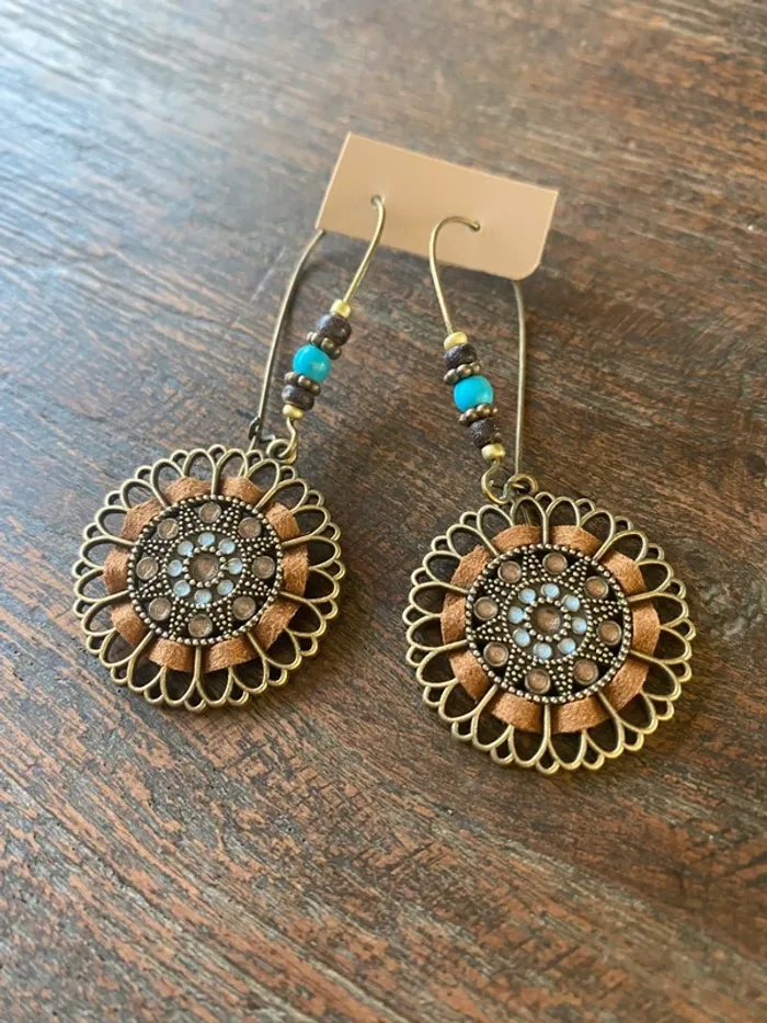 Magnifiques boucles d’oreilles colorées avec fleurs - photo numéro 2
