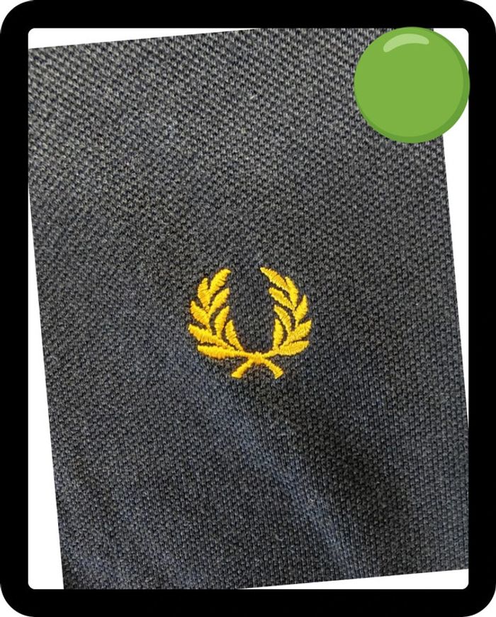 ⭐ magnifique polo Fred Perry noir ET or Taille XS - photo numéro 2