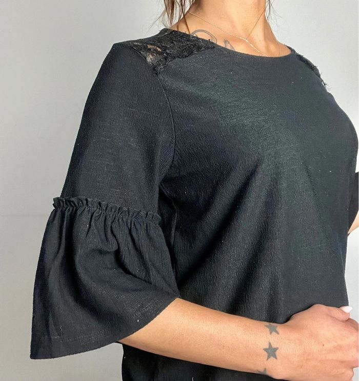 Blouse noire taille M , dentelle dans le dos - photo numéro 7