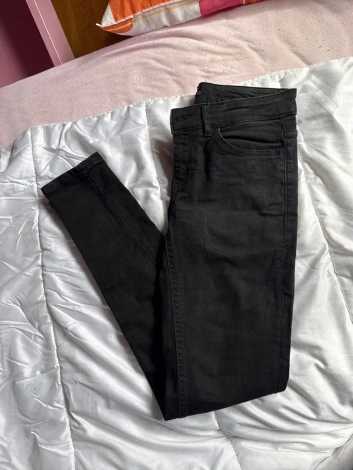 Beau jean noir taille 36 - photo numéro 2