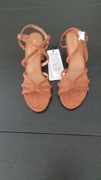 Sandales neuves en 37