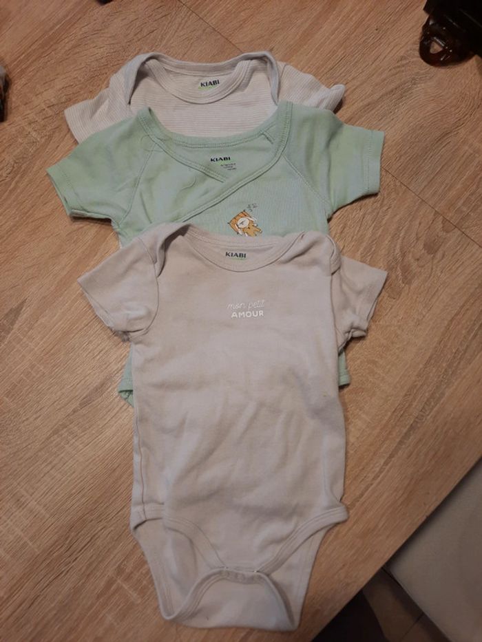 Lot de 3 bodies 9 MOIS