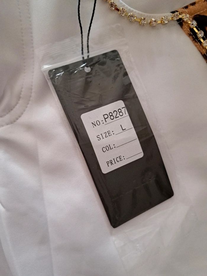 Pantalon blanc poches 🐆 et strass neuf - photo numéro 4