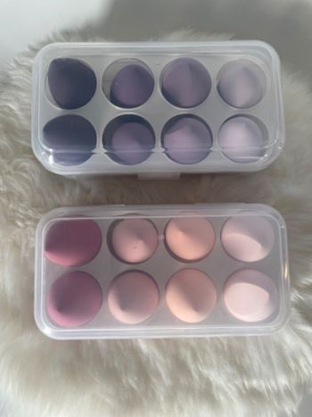 1x boîte avec éponges à maquillage au choix