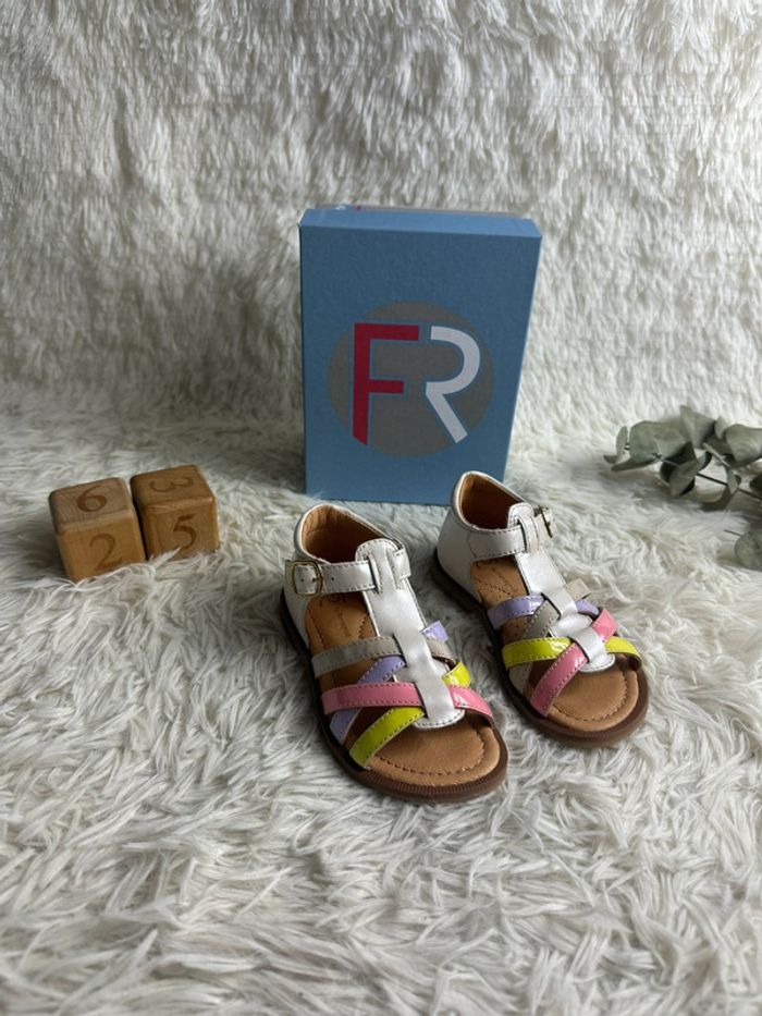 Paire de sandales Franco Romagnoli taille 25