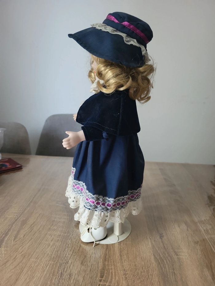 Poupée en porcelaine - photo numéro 8