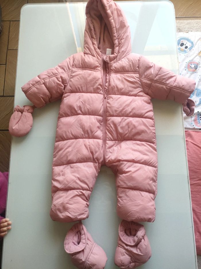 Combinaison chaude bébé 6 mois très bon état