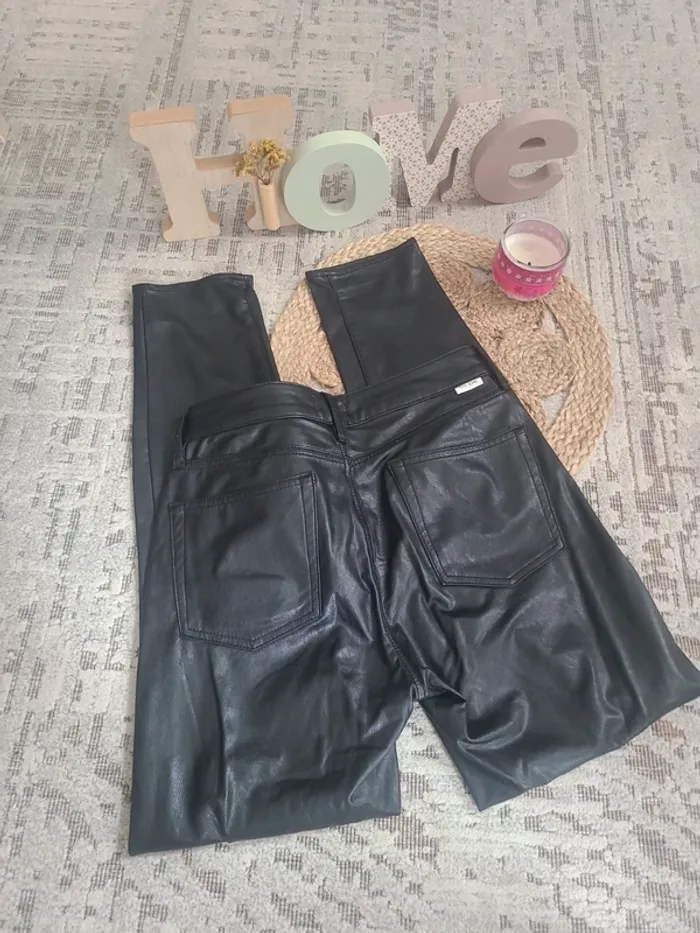 Pantalon noir simili cuir FIVE – Tendance & Chic _ taille 38/M - photo numéro 3