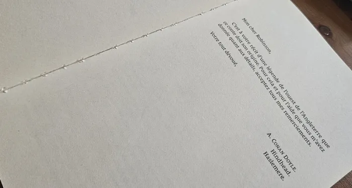 Livre - Le chien de Baskervile - photo numéro 2