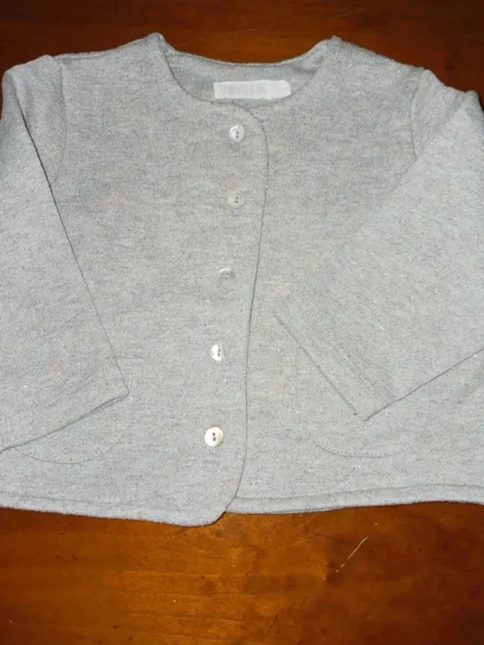 Gilet gris 6 mois storytelling