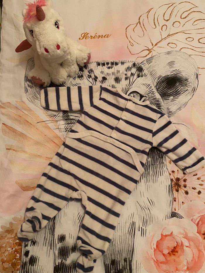 Pyjama velours Le Roi Lion, taille 3 mois, Disney. - photo numéro 4