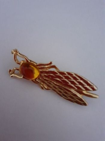 Broche dorée